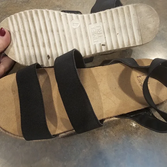 Time and Tru Black Sandals - Picture 5 of 5